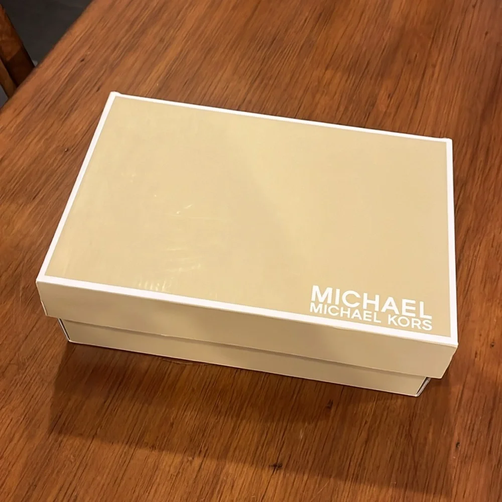 Michael Kors Ivy Low Artic Shoes Sneakers new silver Youth Girls Size 3